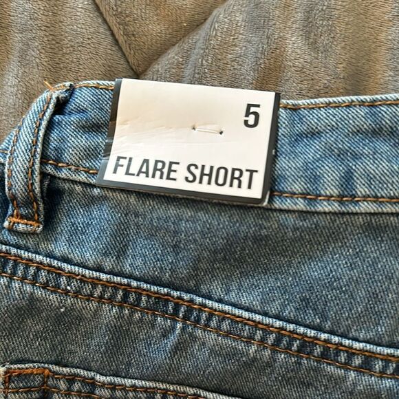Almost Famous Flare Short Shorts Raw Hem high waist size 5 NWT new with tags - Picture 10 of 10
